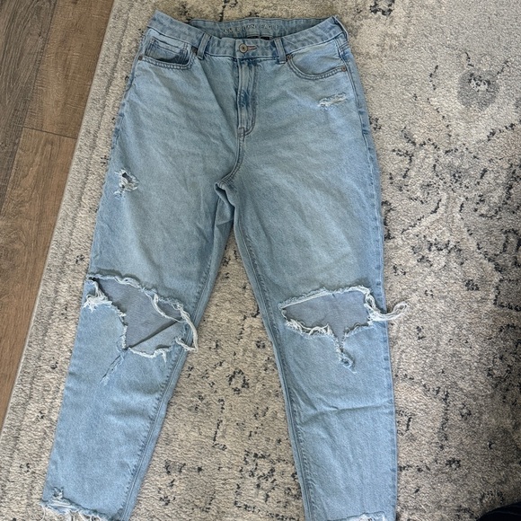 American Eagle Outfitters Light Blue Distressed Boyfriend Jeans - Picture 1 of 3
